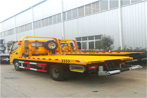 讷河附近拖车救援搭电